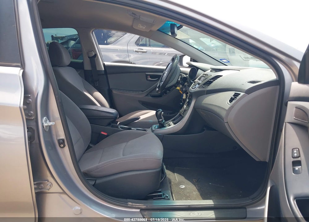 2016 HYUNDAI ELANTRA VIN: KMHDH4AE5GU511701