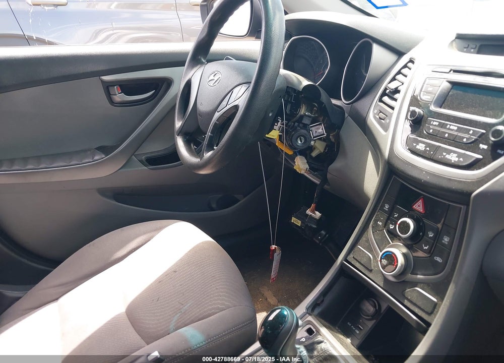 2016 HYUNDAI ELANTRA VIN: KMHDH4AE5GU511701