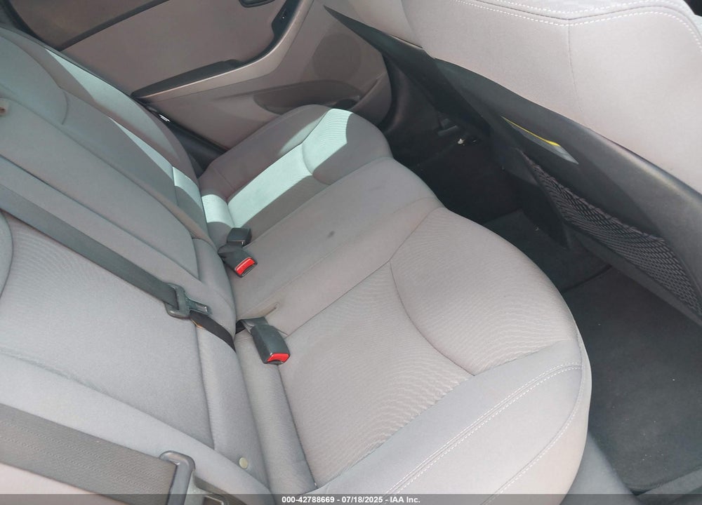 2016 HYUNDAI ELANTRA VIN: KMHDH4AE5GU511701
