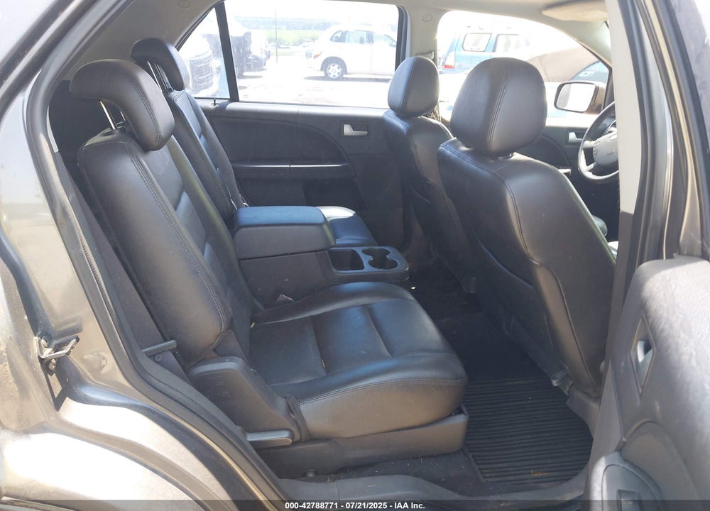 2005 FORD FREESTYLE LIMITED VIN: 1FMZK061X5GA69130