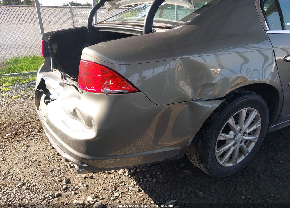 2011 BUICK LUCERNE VIN: 1G4HC5EM5BU102226