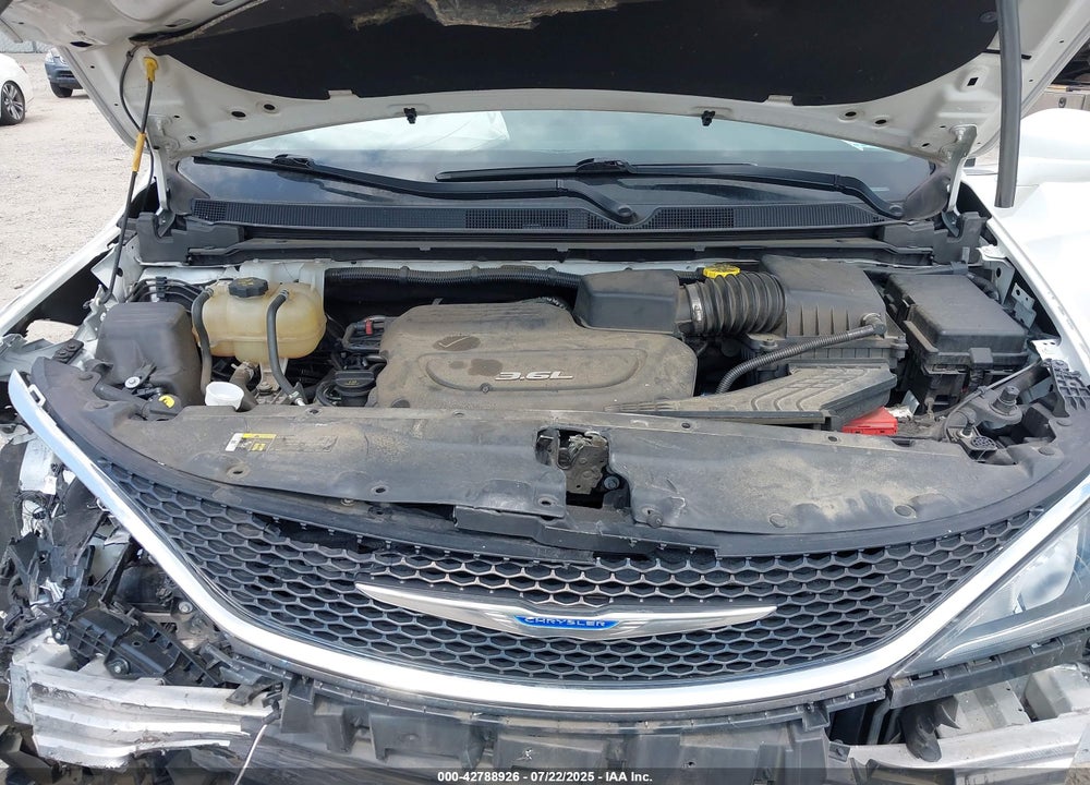 2018 CHRYSLER PACIFICA TOURING L VIN: 2C4RC1BG6JR312071