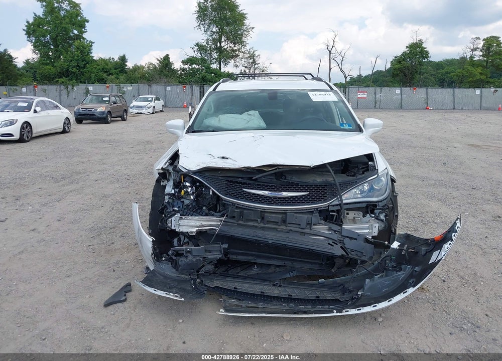 2018 CHRYSLER PACIFICA TOURING L VIN: 2C4RC1BG6JR312071