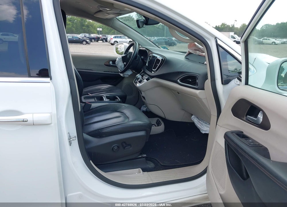 2018 CHRYSLER PACIFICA TOURING L VIN: 2C4RC1BG6JR312071
