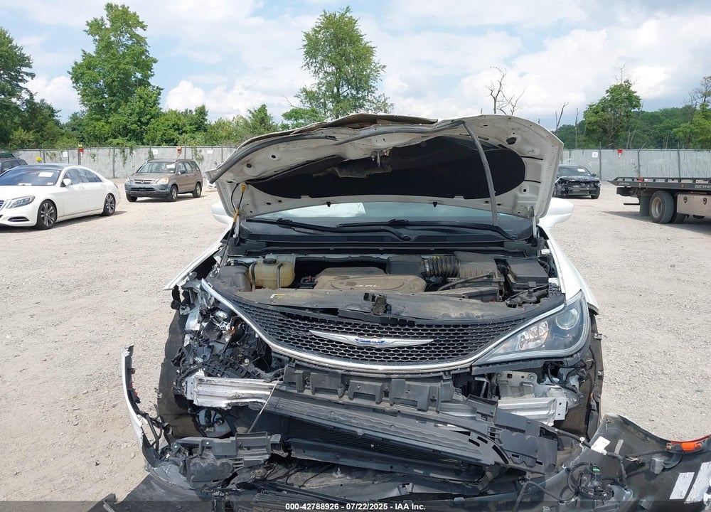 2018 CHRYSLER PACIFICA TOURING L VIN: 2C4RC1BG6JR312071