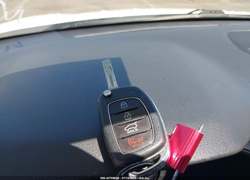 2020 HYUNDAI TUCSON SE VIN: KM8J23A49LU182971