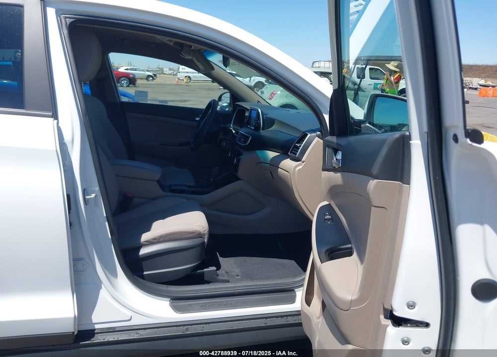 2020 HYUNDAI TUCSON SE VIN: KM8J23A49LU182971