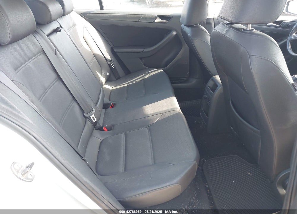 2012 VOLKSWAGEN JETTA VIN: 3VWBP7AJ7CM076382