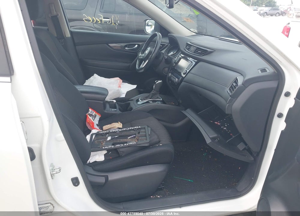 2017 NISSAN ROGUE VIN: 5N1AT2MV9HC884670