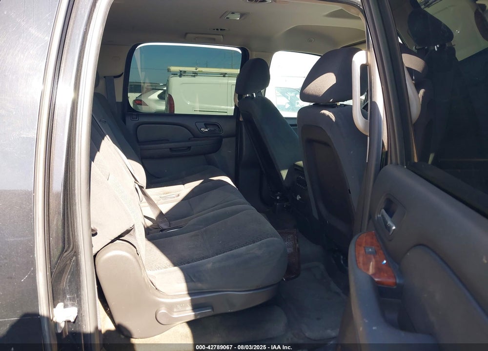 2007 CHEVROLET SUBURBAN 1500 VIN: 1GNFC16097J350432