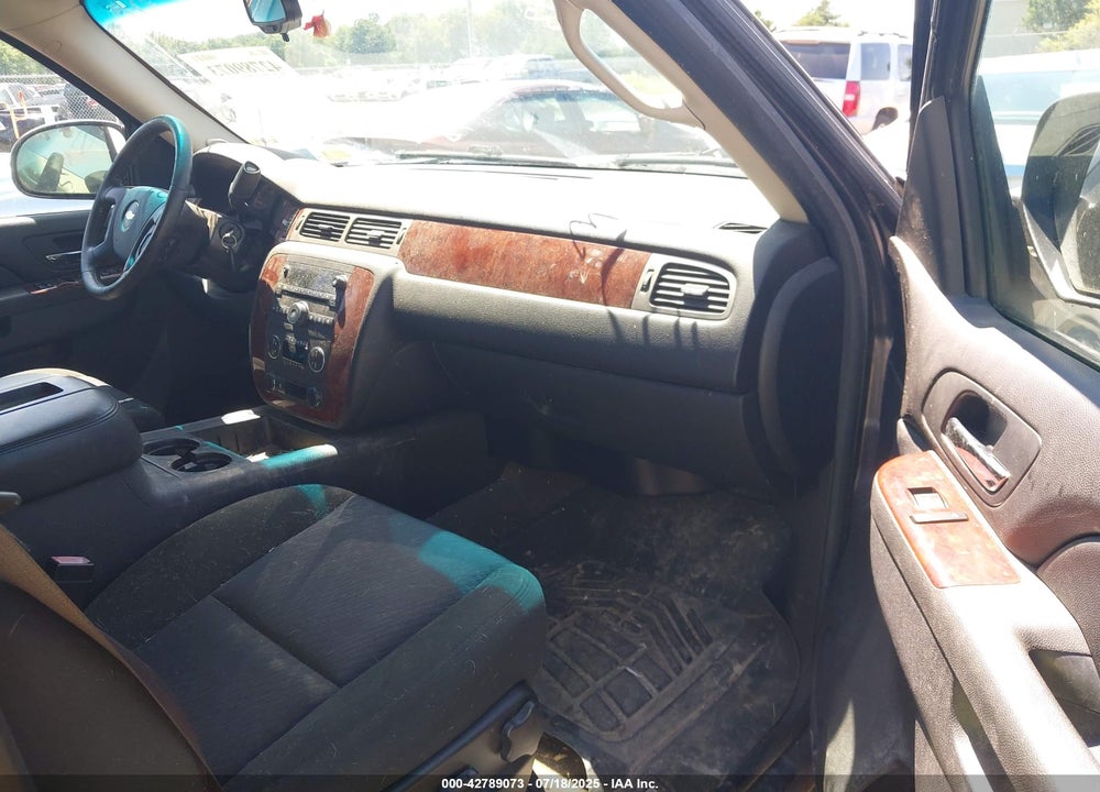 2010 CHEVROLET TAHOE VIN: 1GNUKAE09AR172879