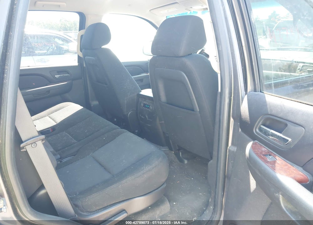 2010 CHEVROLET TAHOE VIN: 1GNUKAE09AR172879