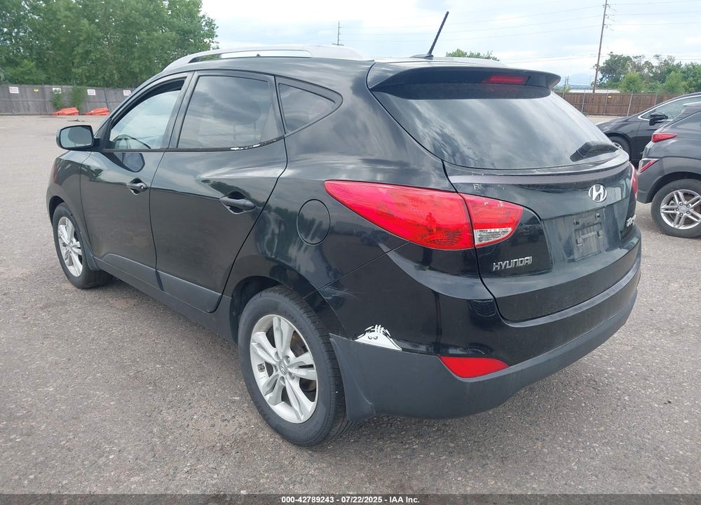 2011 HYUNDAI TUCSON VIN: KM8JU3AC1BU158843