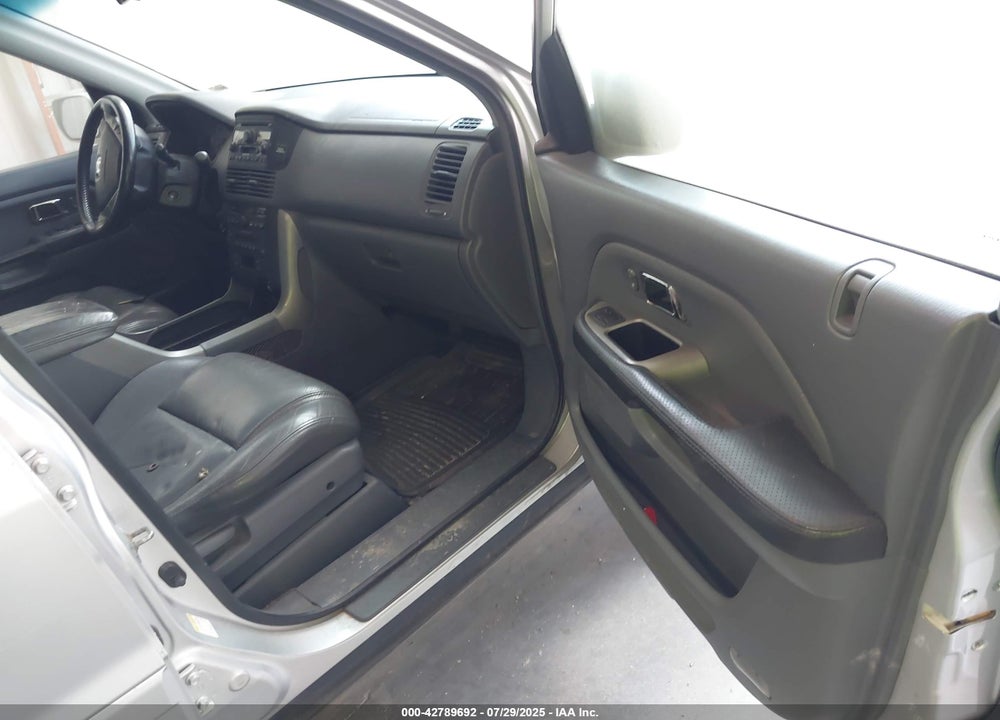 2005 HONDA PILOT VIN: 5FNYF18505B007143
