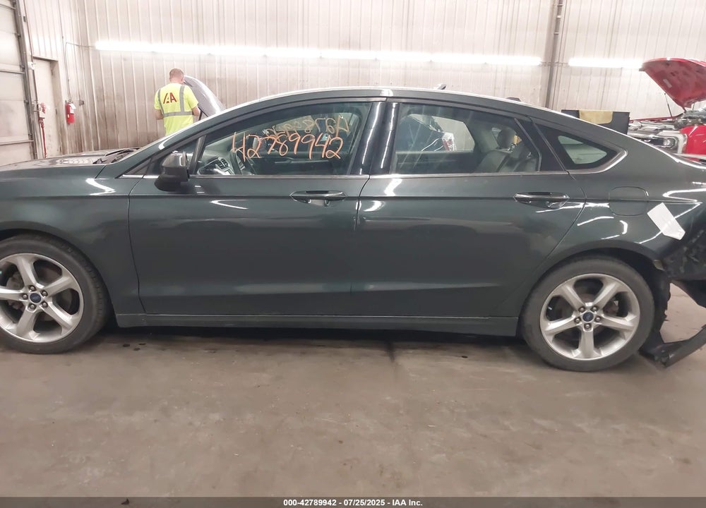 2016 FORD FUSION VIN: 3FA6P0G75GR131319