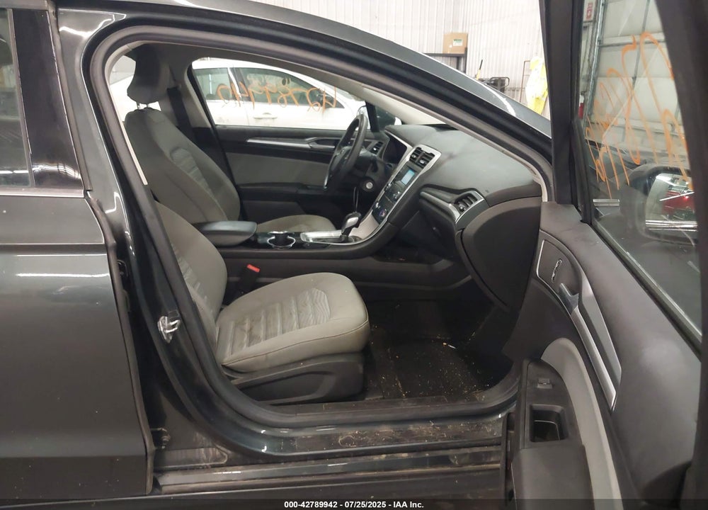 2016 FORD FUSION VIN: 3FA6P0G75GR131319