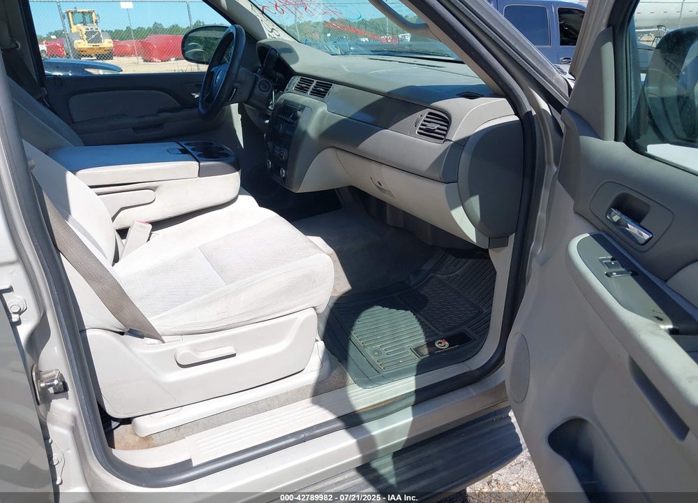2009 CHEVROLET TAHOE VIN: 1GNFC13CX9R215589