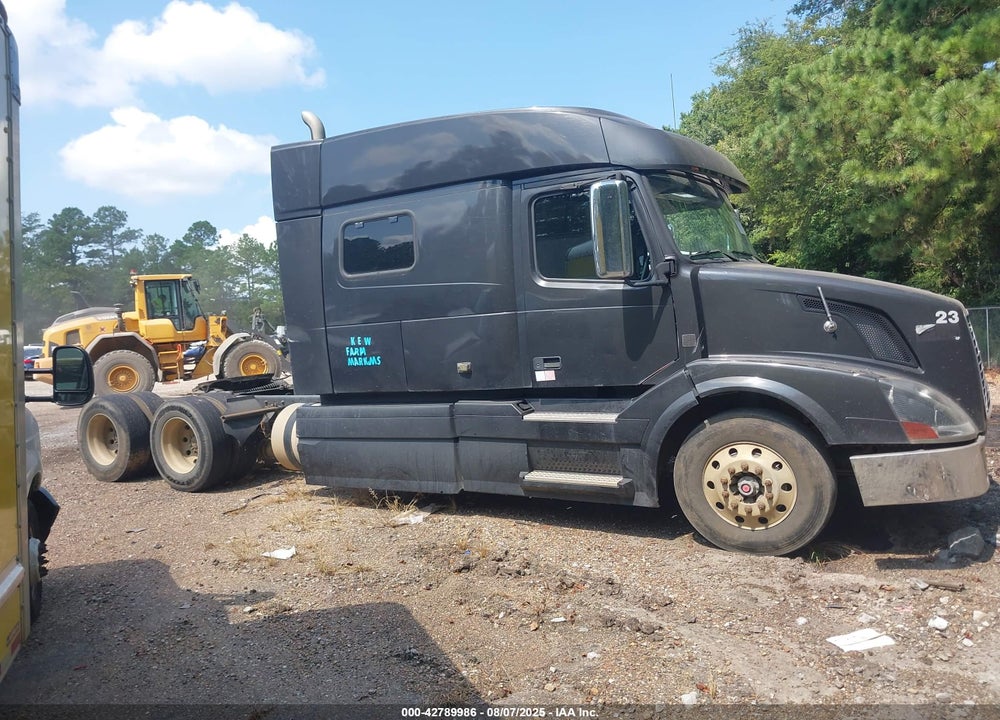2011 VOLVO VN VNL VIN: 4V4NC9EJ4BN298792