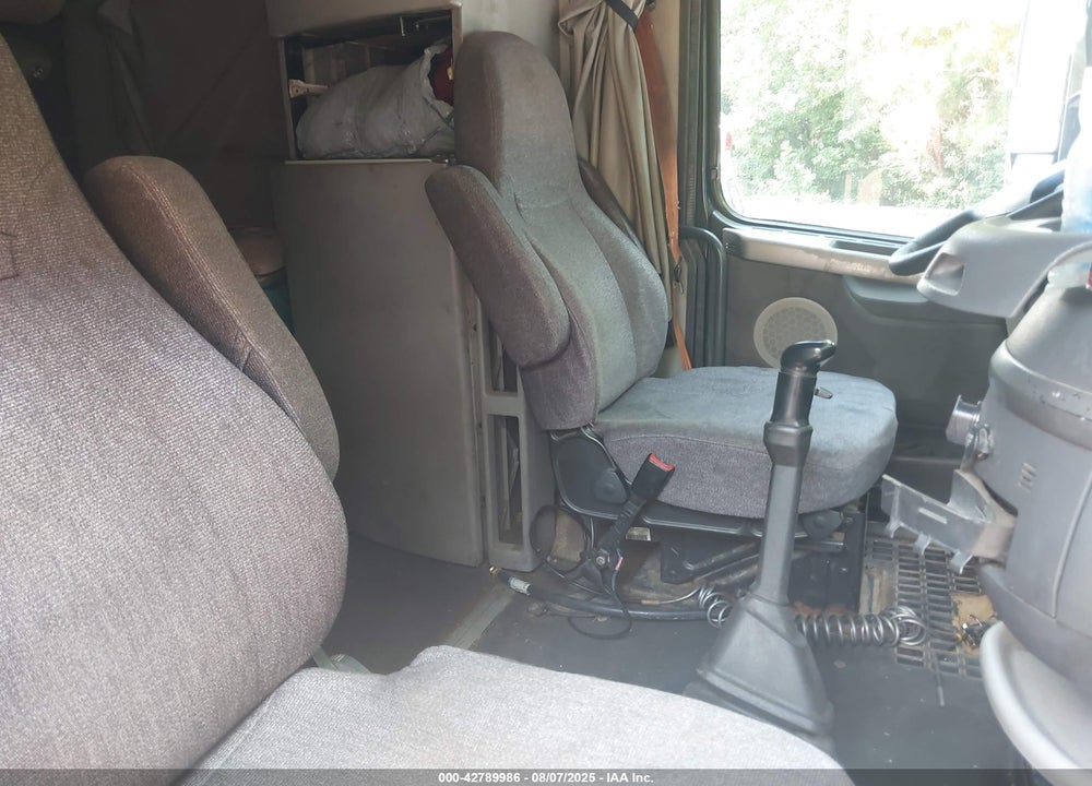 2011 VOLVO VN VNL VIN: 4V4NC9EJ4BN298792