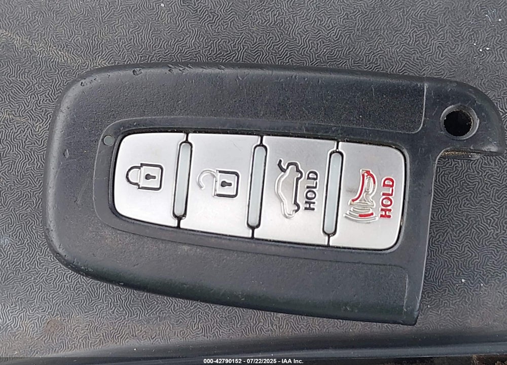 2013 HYUNDAI GENESIS VIN: KMHGC4DD0DU223899