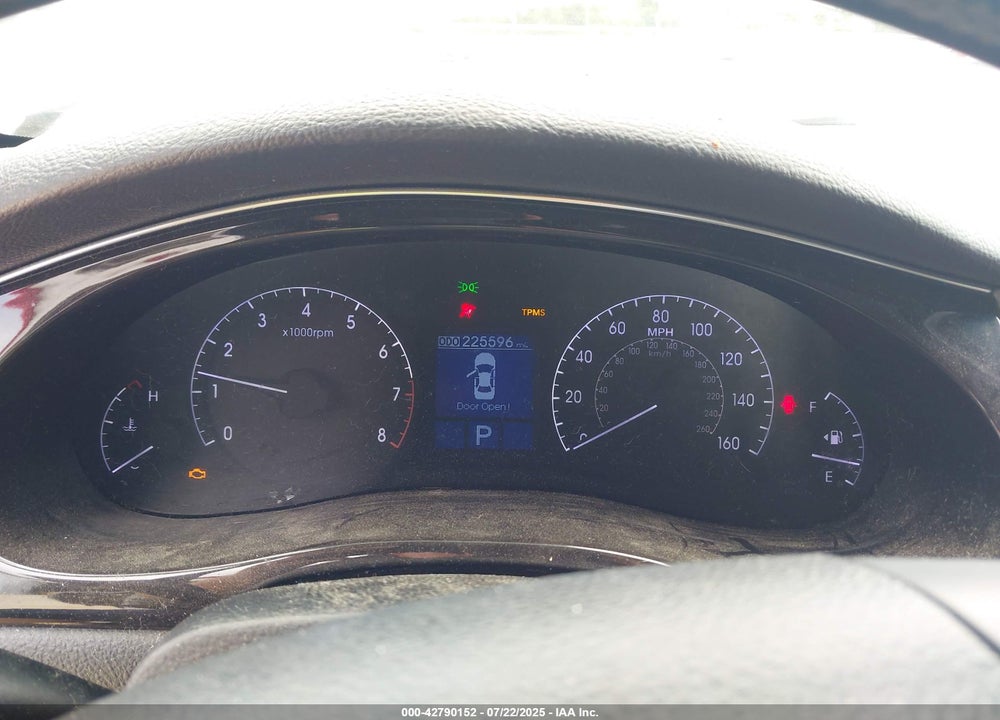 2013 HYUNDAI GENESIS VIN: KMHGC4DD0DU223899