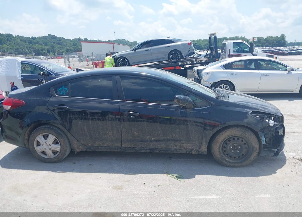 2017 KIA FORTE VIN: 3KPFK4A78HE077998