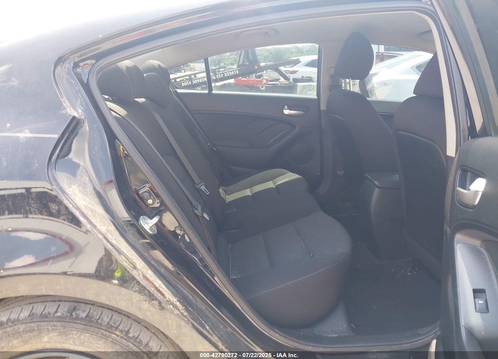 2017 KIA FORTE VIN: 3KPFK4A78HE077998