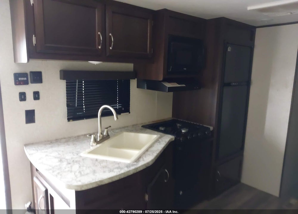 2018 JAYCO JAY FLIGHT SLX SERIES VIN: 1UJBJ0BS7J17M0399