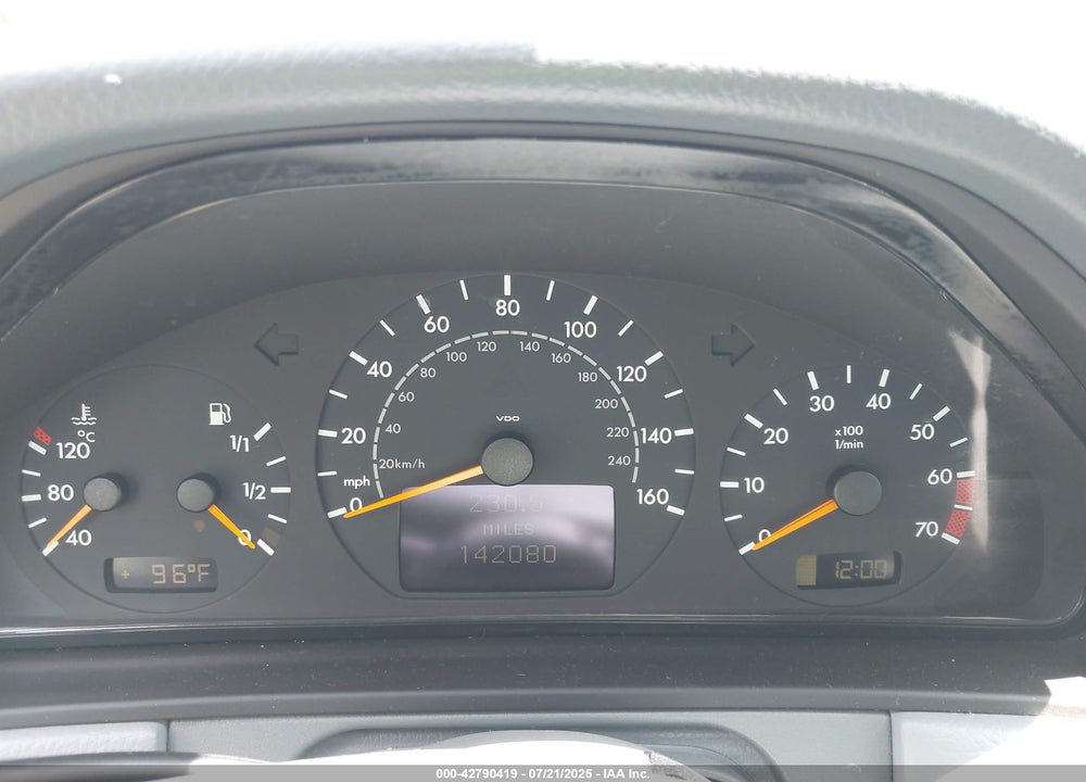 2000 MERCEDES-BENZ E 320 4M VIN: WDBJH82J1YX037111