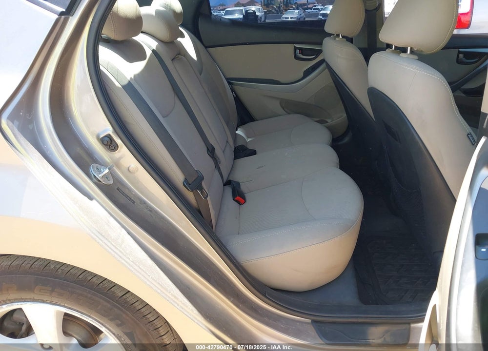 2014 HYUNDAI ELANTRA VIN: 5NPDH4AE0EH528398