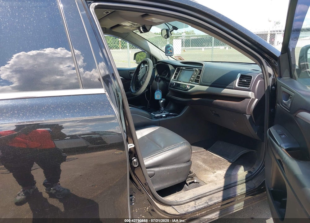 2015 TOYOTA HIGHLANDER XLE V6 VIN: 5TDJKRFH3FS144471