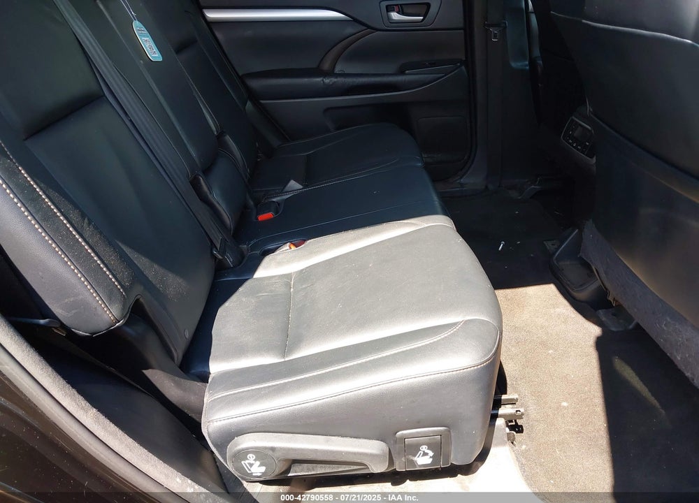 2015 TOYOTA HIGHLANDER XLE V6 VIN: 5TDJKRFH3FS144471