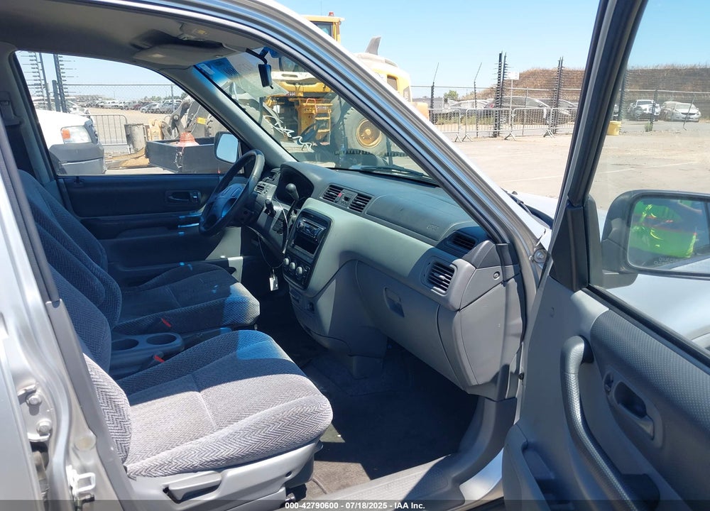 1998 HONDA CR-V LX VIN: JHLRD2844WC015139