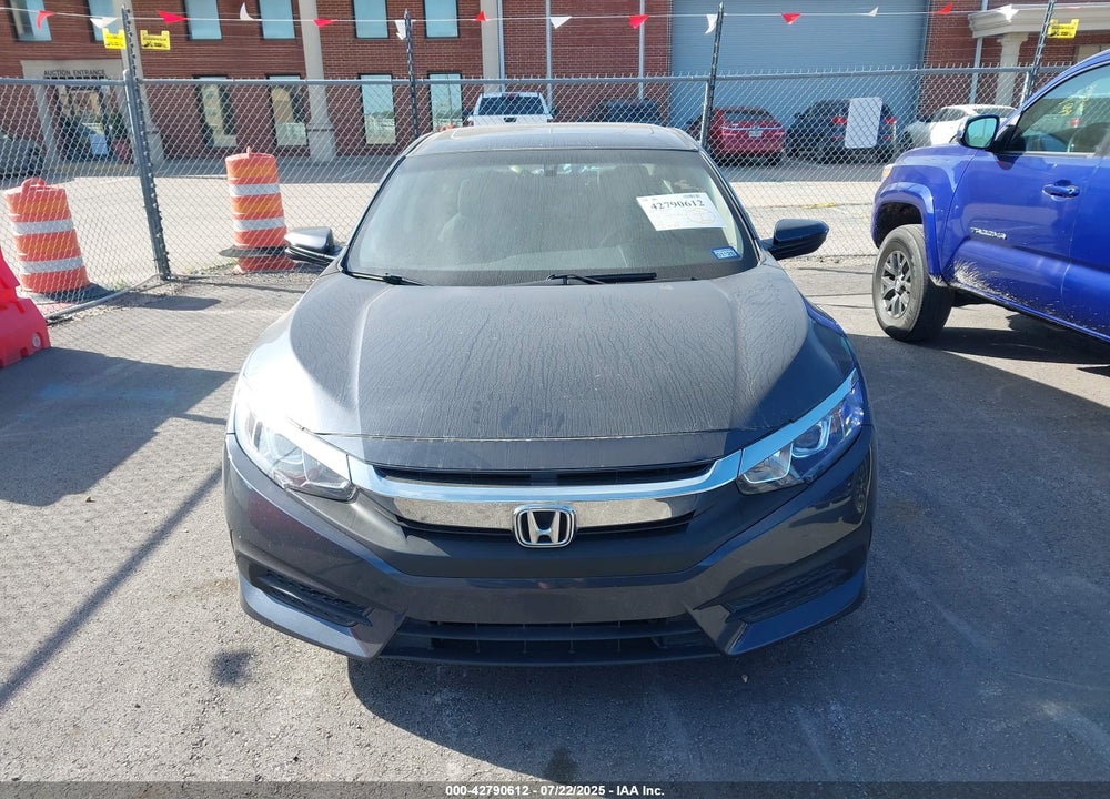 2018 HONDA CIVIC VIN: 19XFC2F78JE007465