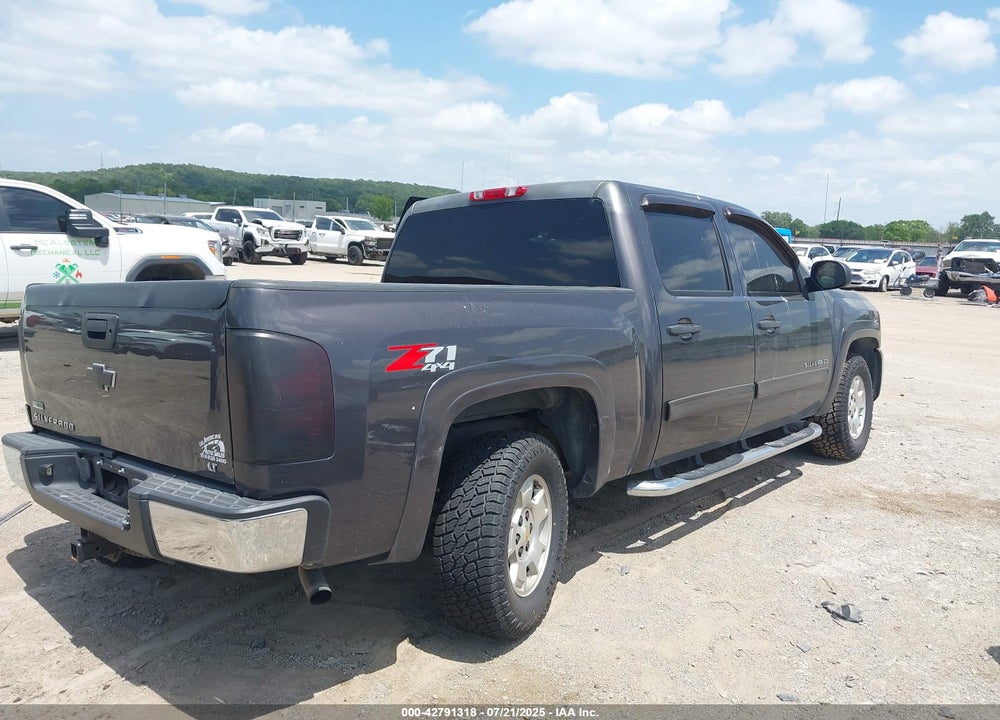 2011 CHEVROLET SILVERADO 1500 VIN: 3GCPKSE32BG147829