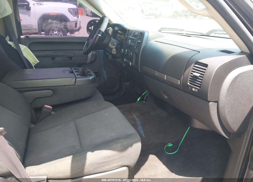 2011 CHEVROLET SILVERADO 1500 VIN: 3GCPKSE32BG147829
