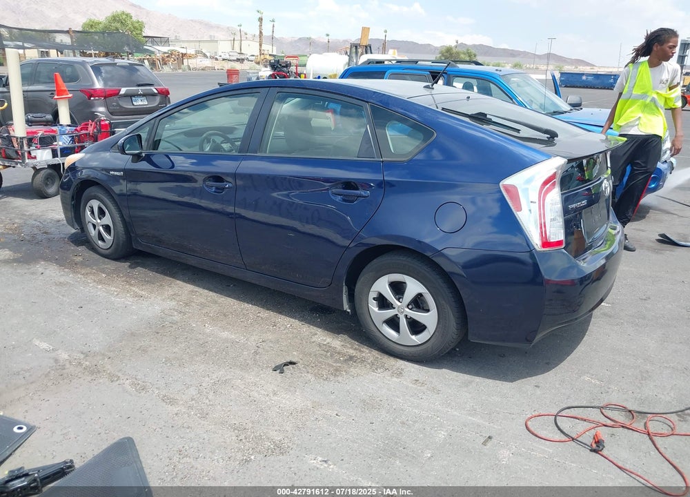 2014 TOYOTA PRIUS VIN: JTDKN3DU2E1743561