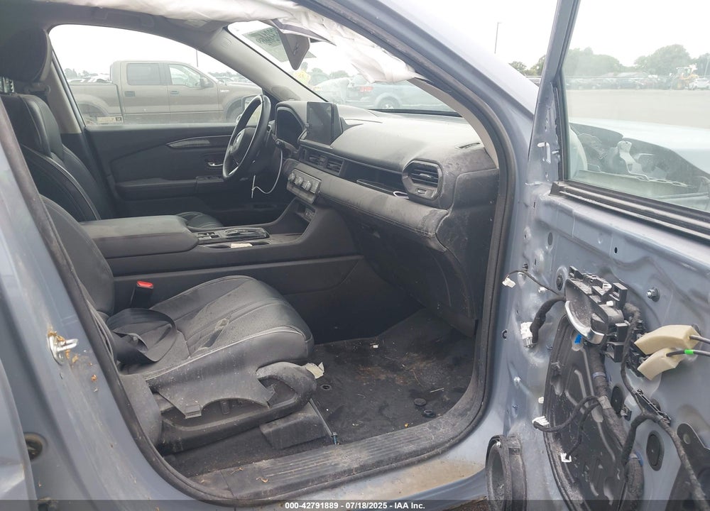 2023 HONDA PILOT VIN: 5FNYG1H82PB034130