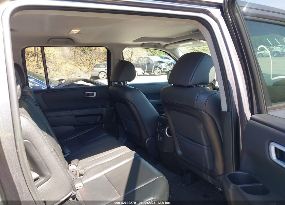 2015 HONDA PILOT VIN: 5FNYF4H50FB032076