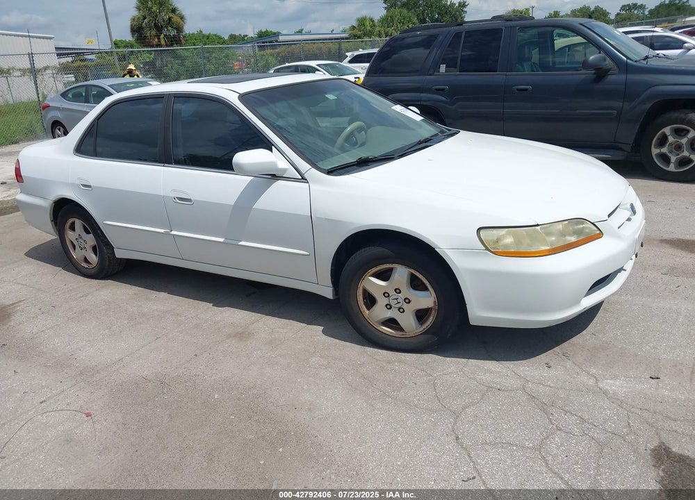 1998 HONDA ACCORD EX V6 VIN: 1HGCG1650WA042304
