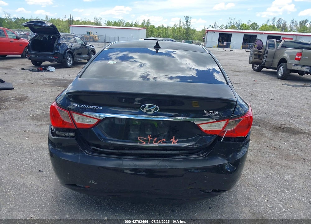 2013 HYUNDAI SONATA VIN: 5NPEB4AC8DH517569