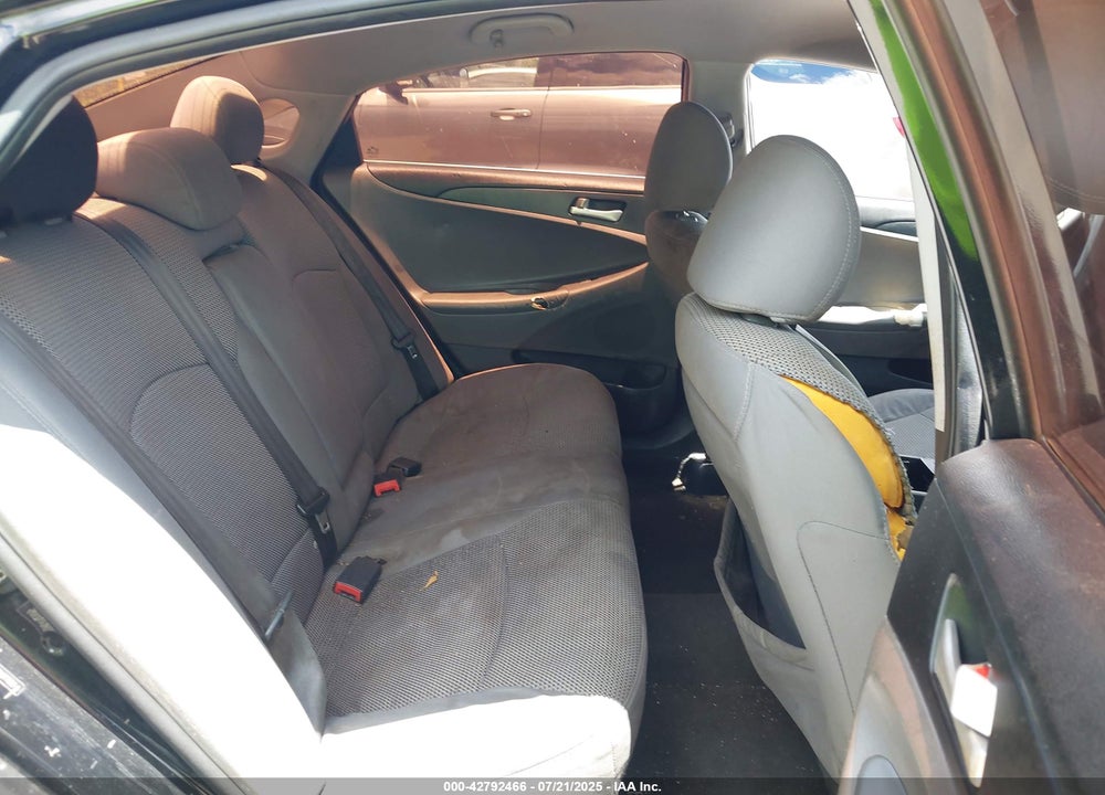 2013 HYUNDAI SONATA VIN: 5NPEB4AC8DH517569