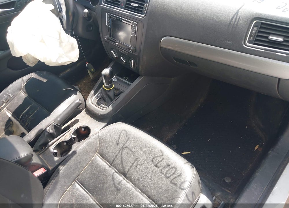 2017 VOLKSWAGEN JETTA VIN: 3VWDB7AJ4HM274562