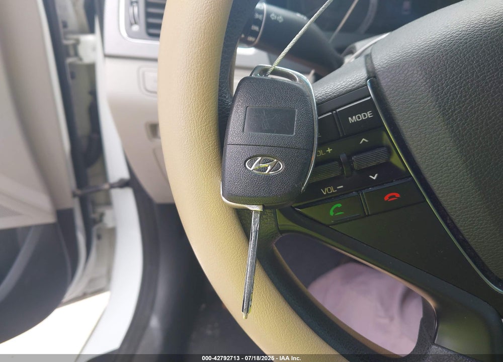 2015 HYUNDAI SONATA VIN: 5NPE24AF5FH125176