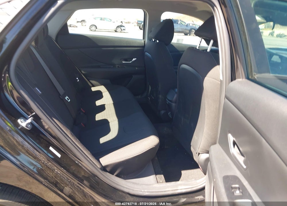 2025 HYUNDAI ELANTRA VIN: KMHLL4DG9SU010231