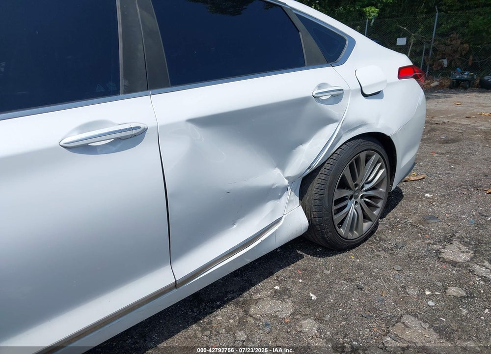 2015 HYUNDAI GENESIS VIN: KMHGN4JF1FU015890