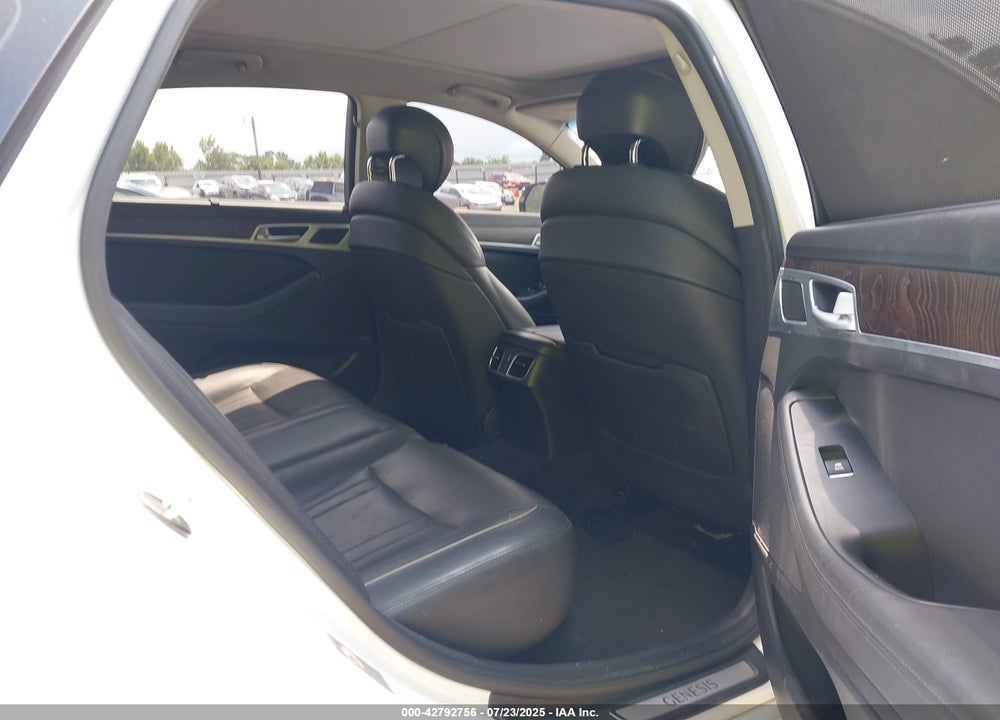 2015 HYUNDAI GENESIS VIN: KMHGN4JF1FU015890