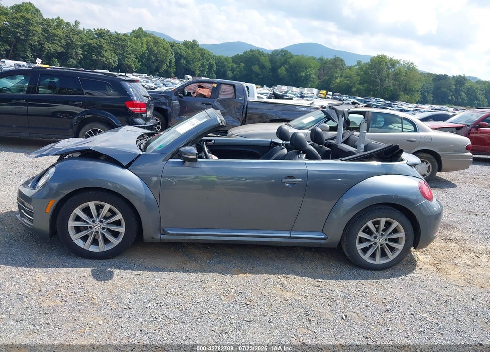 2018 VOLKSWAGEN BEETLE VIN: 3VW5DAATXJM516516