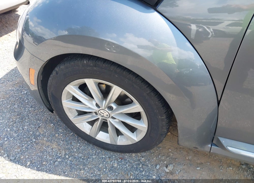 2018 VOLKSWAGEN BEETLE VIN: 3VW5DAATXJM516516