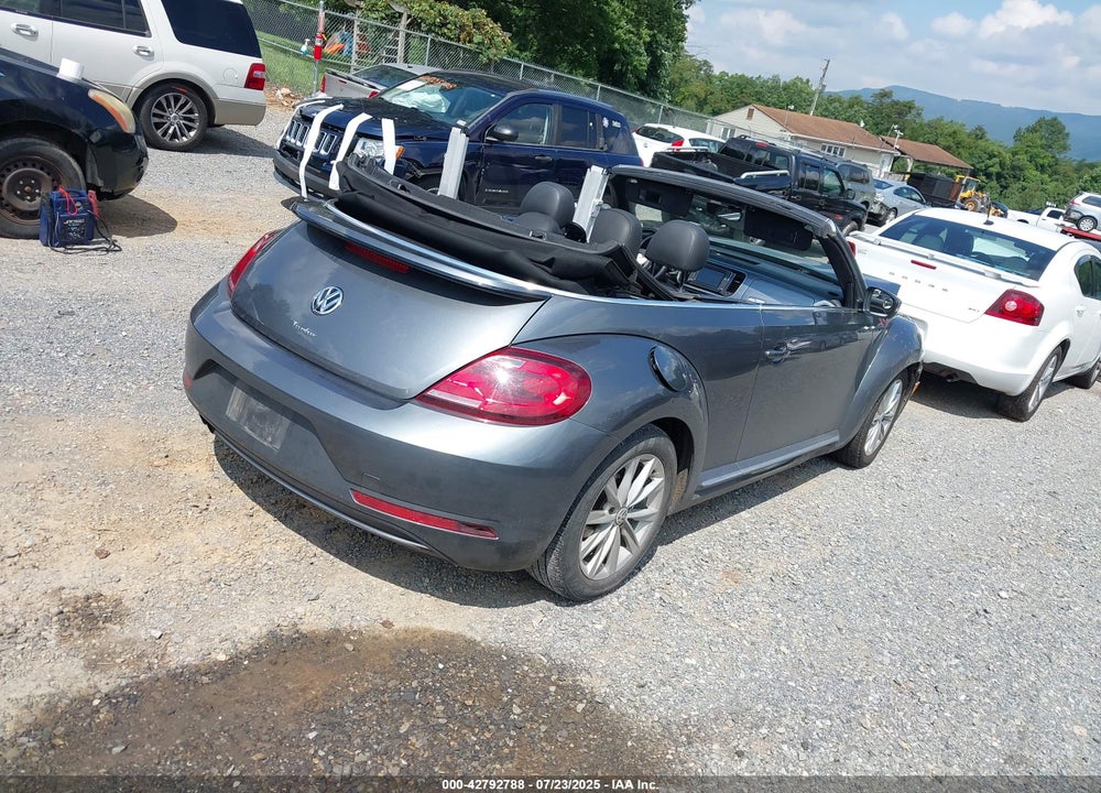 2018 VOLKSWAGEN BEETLE VIN: 3VW5DAATXJM516516